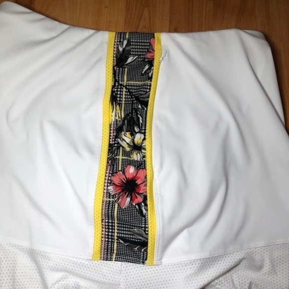 TAIL skort with side inserts & Ruffle Hem Tenniscore size M - Picture 5 of 12